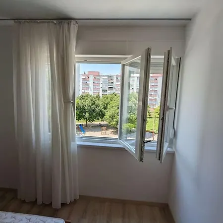 Sunny Getaway Apartment