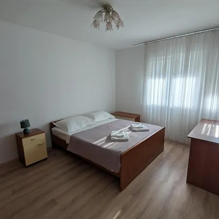 Sunny Getaway Apartment